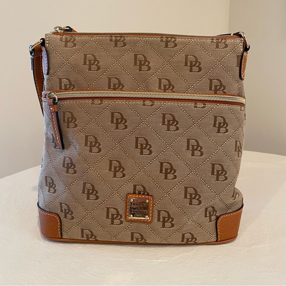 Dooney & Bourke Womens Quilt Logo Handbag (Tan) - Picture 1 of 9